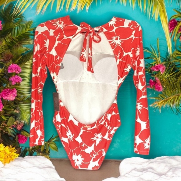 VINCE CAMUTO NWT WOMENS ONE PIECE SWIMWEAR SUIT RASH GUARD LONG SUN SIZE 10 - Picture 2 of 5